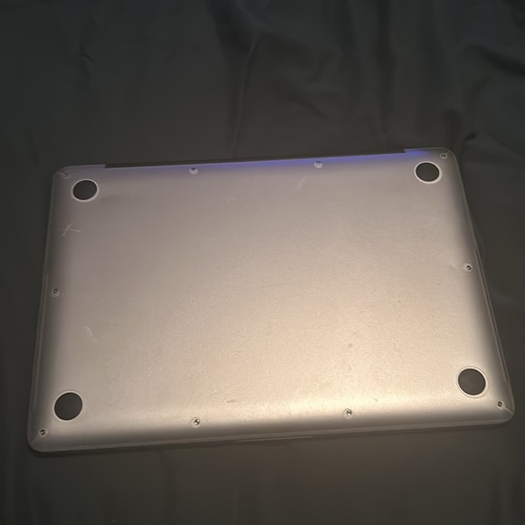 Apple MacBook - Picture 3 of 6